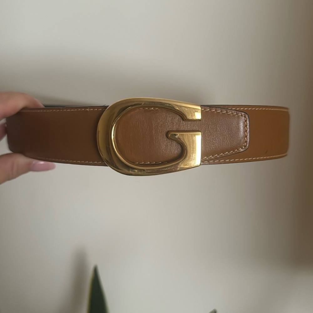 Gucci Vintage leather reversible belt. Some runs on the black side of it. XS/S